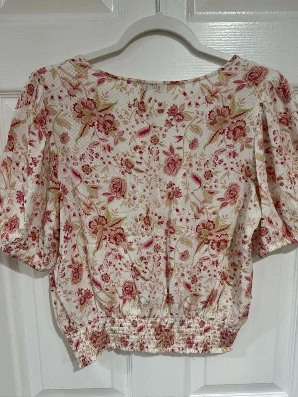 Rose + Olive Women's MED Short Sleeve Peasant Crop Top Ivory Multi Floral